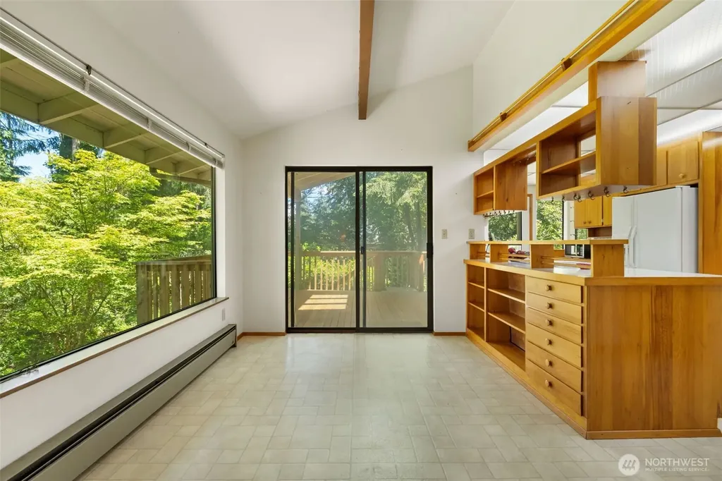 31 E Village View Drive Allyn WA 98524