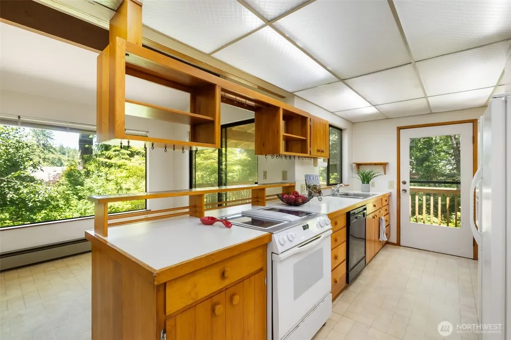 31 E Village View Drive Allyn WA 98524