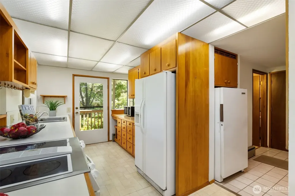 31 E Village View Drive Allyn WA 98524