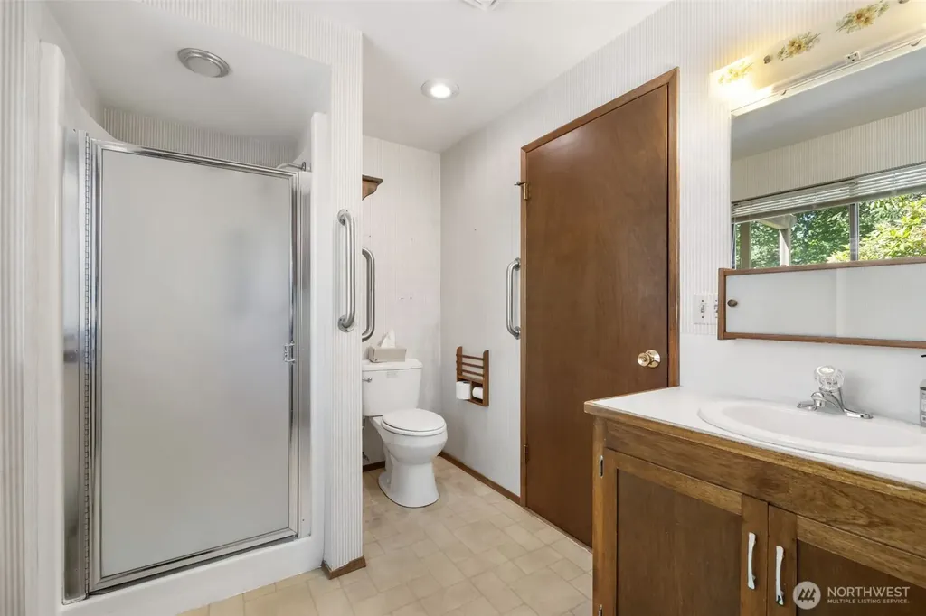 31 E Village View Drive Allyn WA 98524