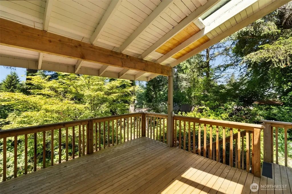 31 E Village View Drive Allyn WA 98524