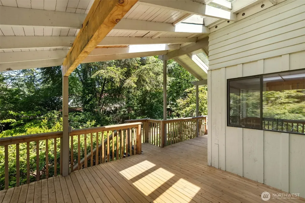 31 E Village View Drive Allyn WA 98524