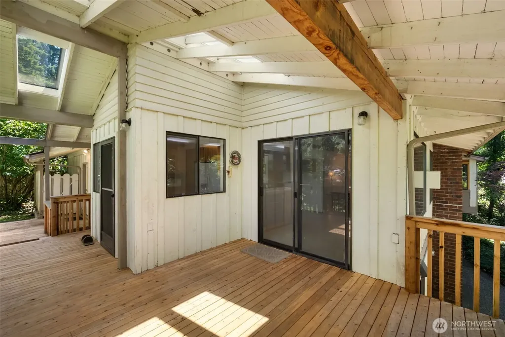 31 E Village View Drive Allyn WA 98524