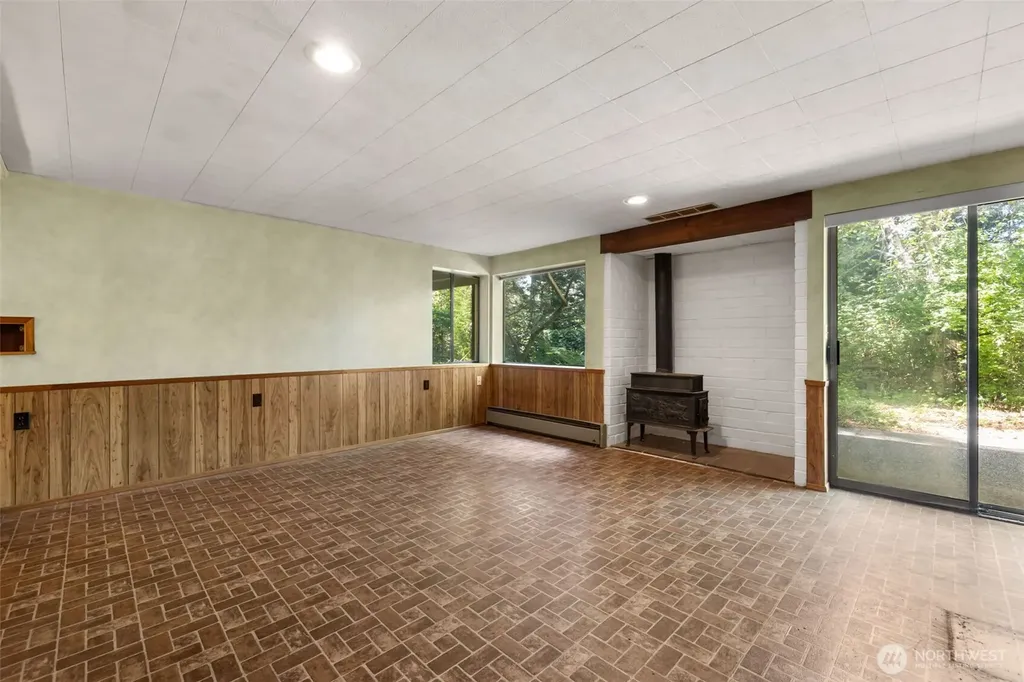 31 E Village View Drive Allyn WA 98524