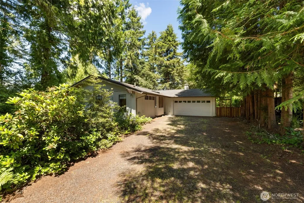 31 E Village View Drive Allyn WA 98524