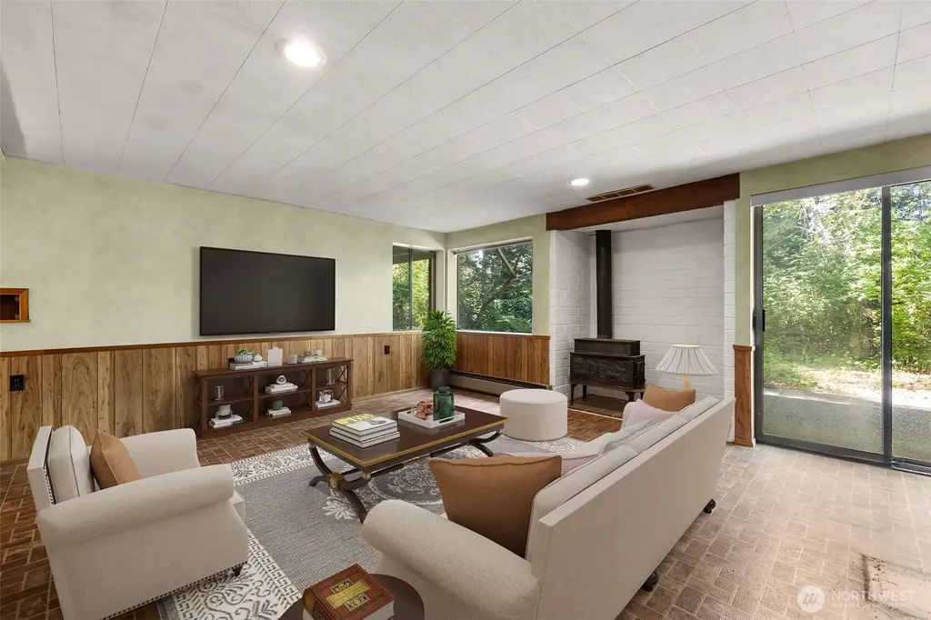 31 E Village View Drive Allyn WA 98524