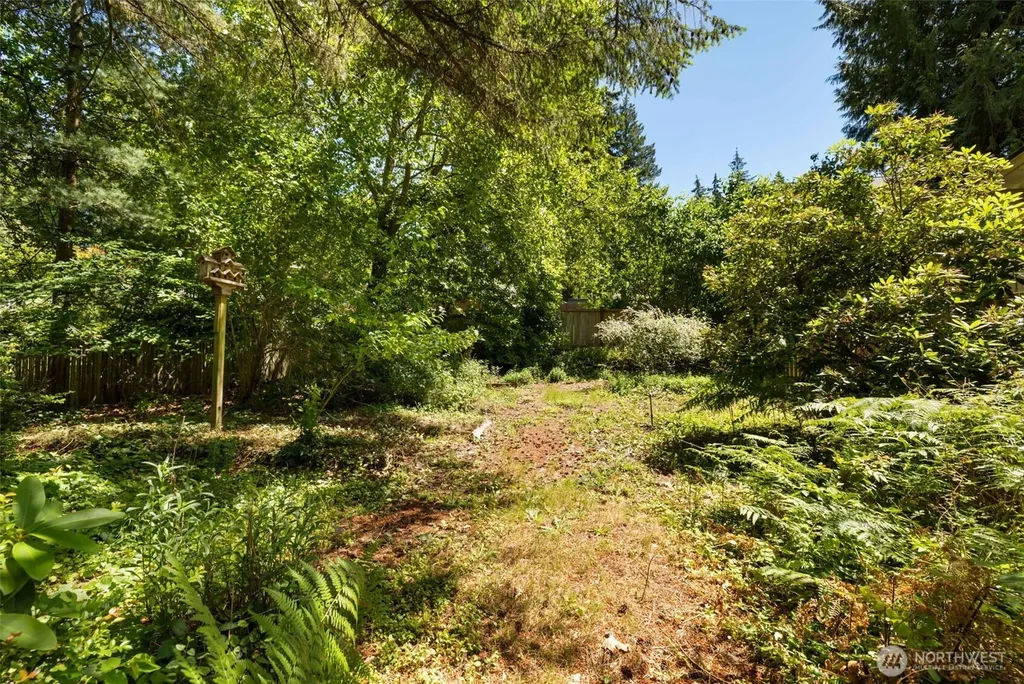 31 E Village View Drive Allyn WA 98524