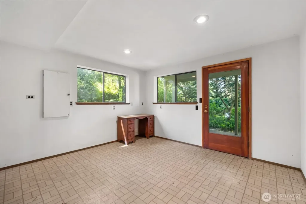 31 E Village View Drive Allyn WA 98524