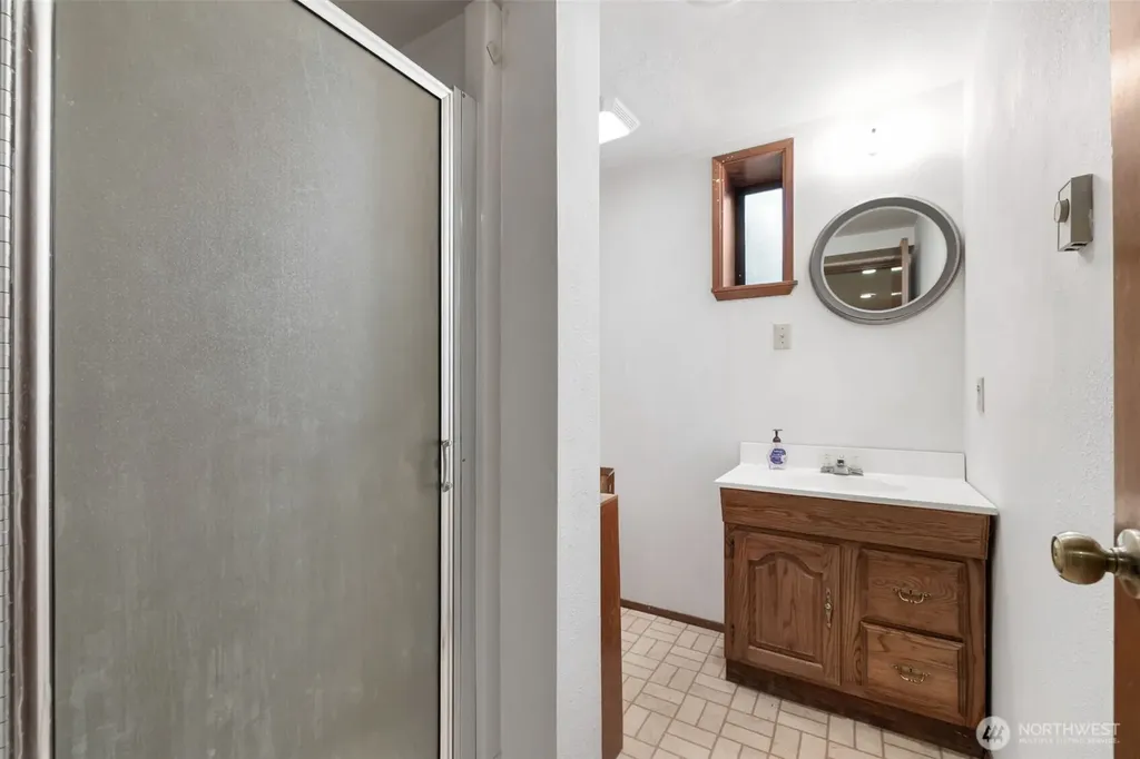 31 E Village View Drive Allyn WA 98524
