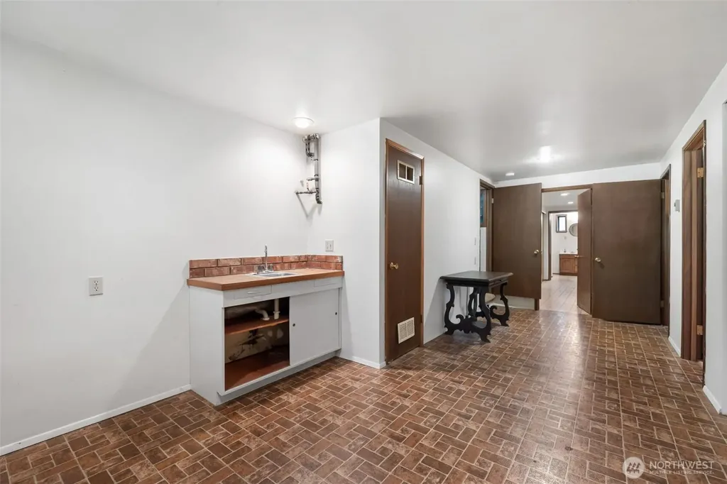 31 E Village View Drive Allyn WA 98524