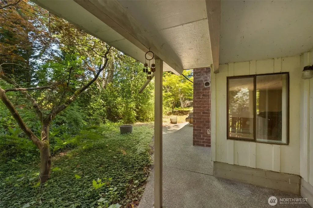 31 E Village View Drive Allyn WA 98524