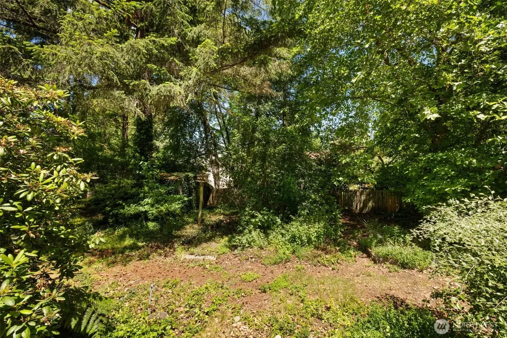 31 E Village View Drive Allyn WA 98524