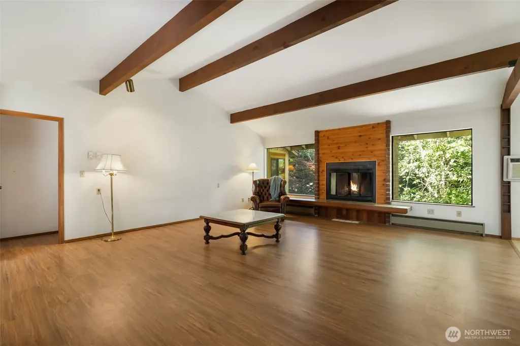 31 E Village View Drive Allyn WA 98524