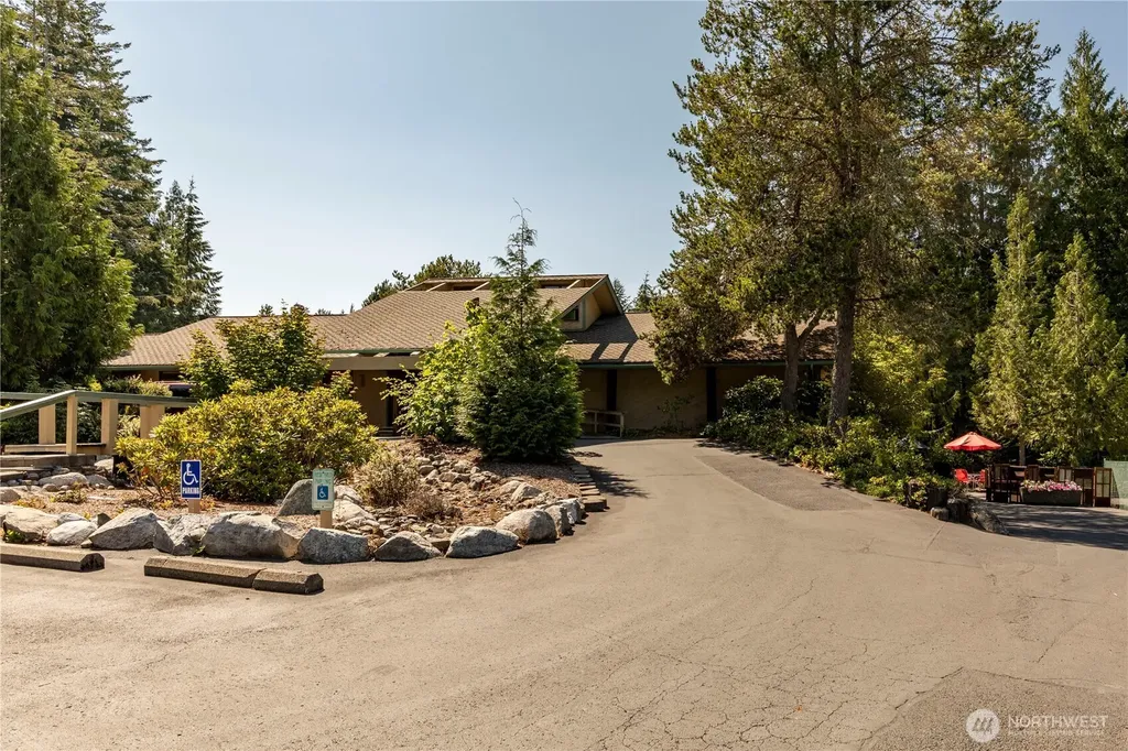 31 E Village View Drive Allyn WA 98524