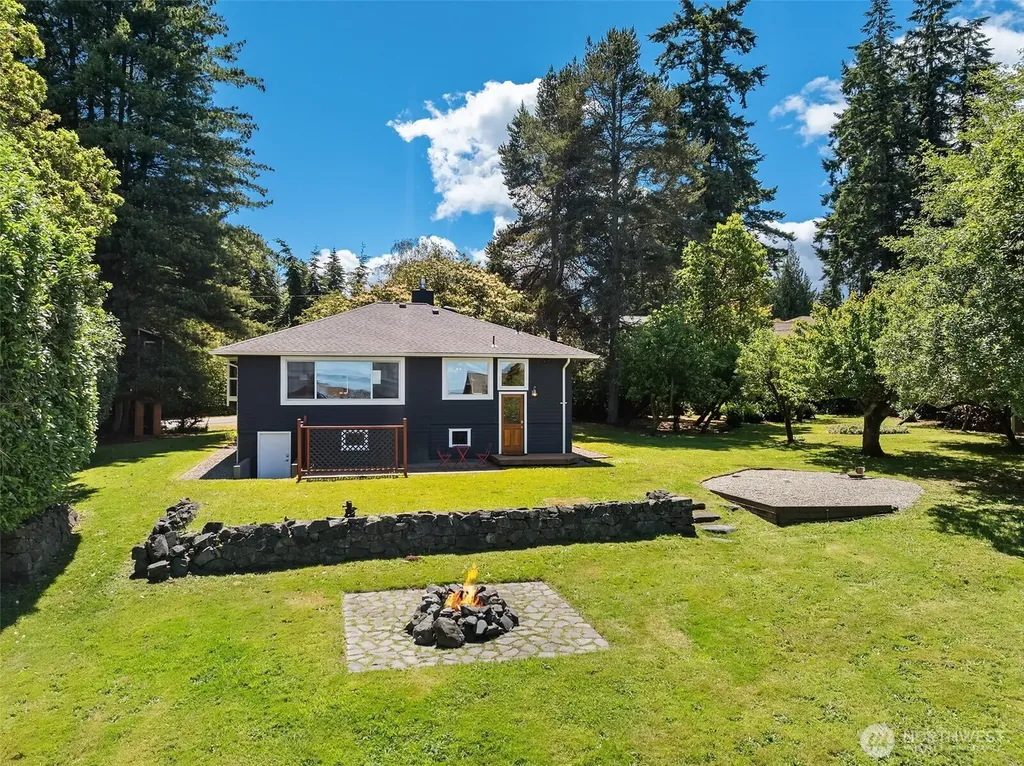 10308 SW 116th Avenue Vashon WA 98070