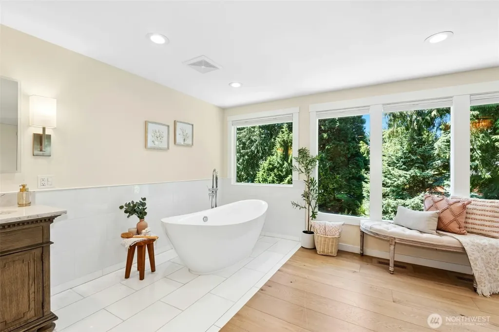 13525 62nd Avenue NE Kirkland WA 98034