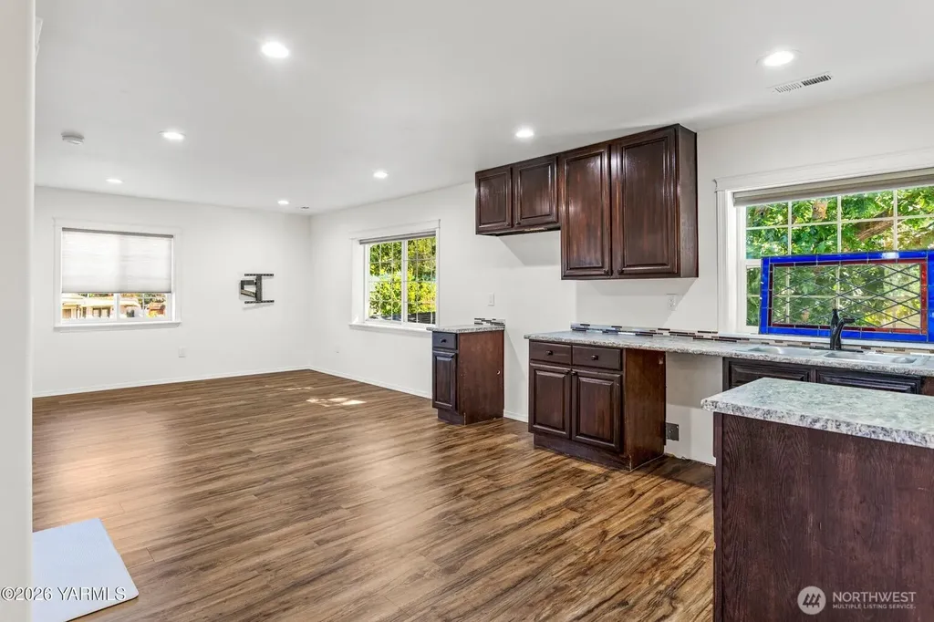 3705 W Chestnut Avenue Yakima WA 98902