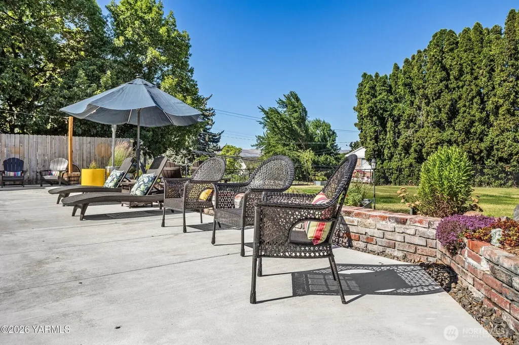 3705 W Chestnut Avenue Yakima WA 98902