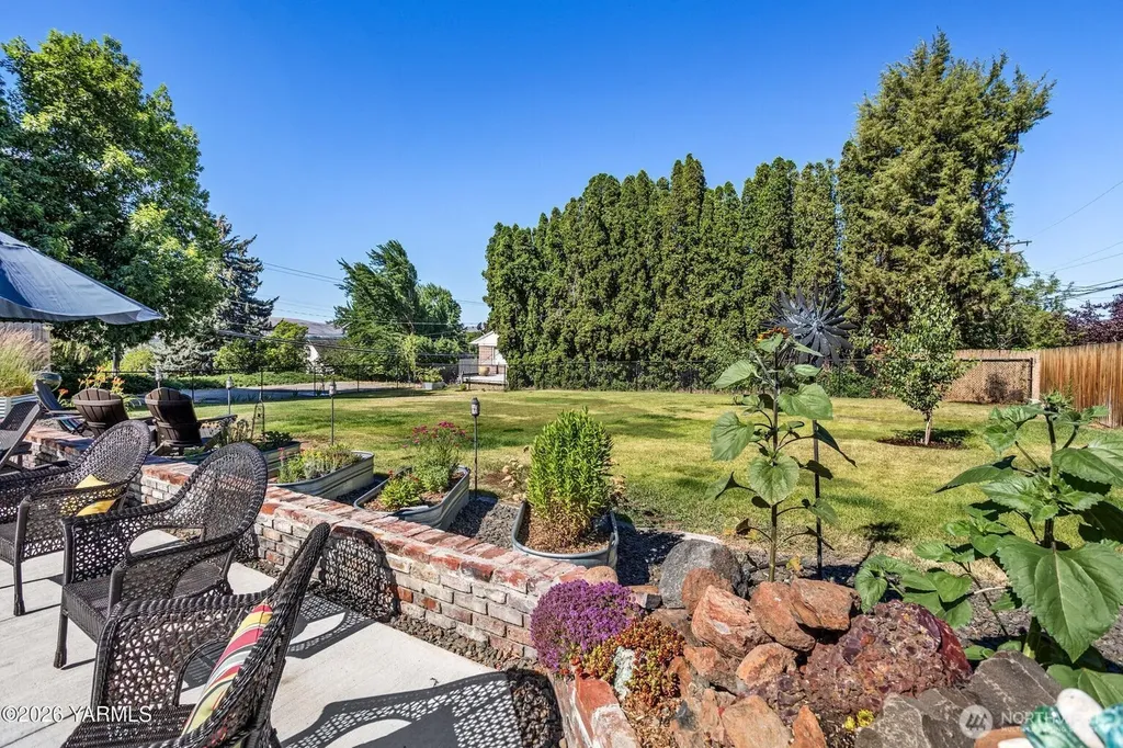 3705 W Chestnut Avenue Yakima WA 98902