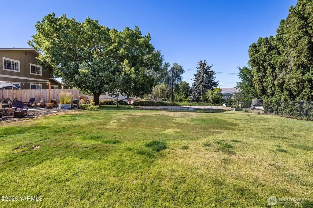 3705 W Chestnut Avenue Yakima WA 98902