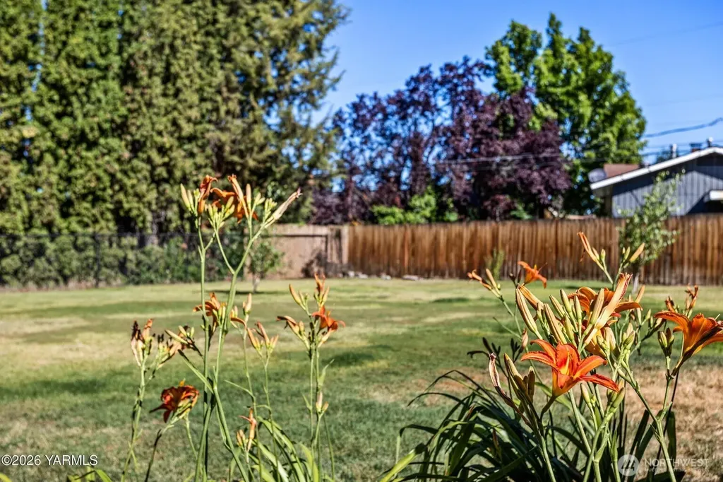 3705 W Chestnut Avenue Yakima WA 98902