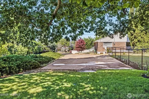 3705 W Chestnut Avenue Yakima WA 98902