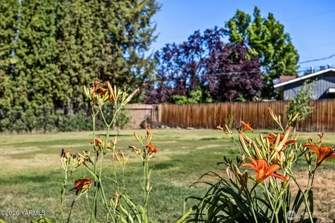 3705 W Chestnut Avenue Yakima WA 98902