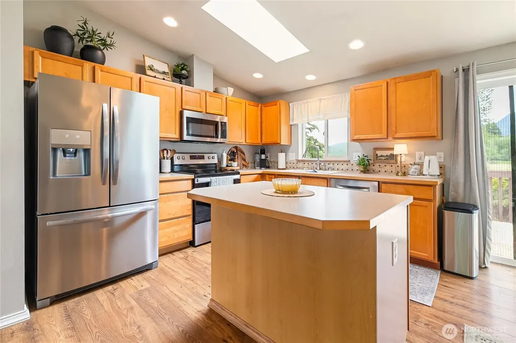 412 Allison Way Nooksack WA 98276
