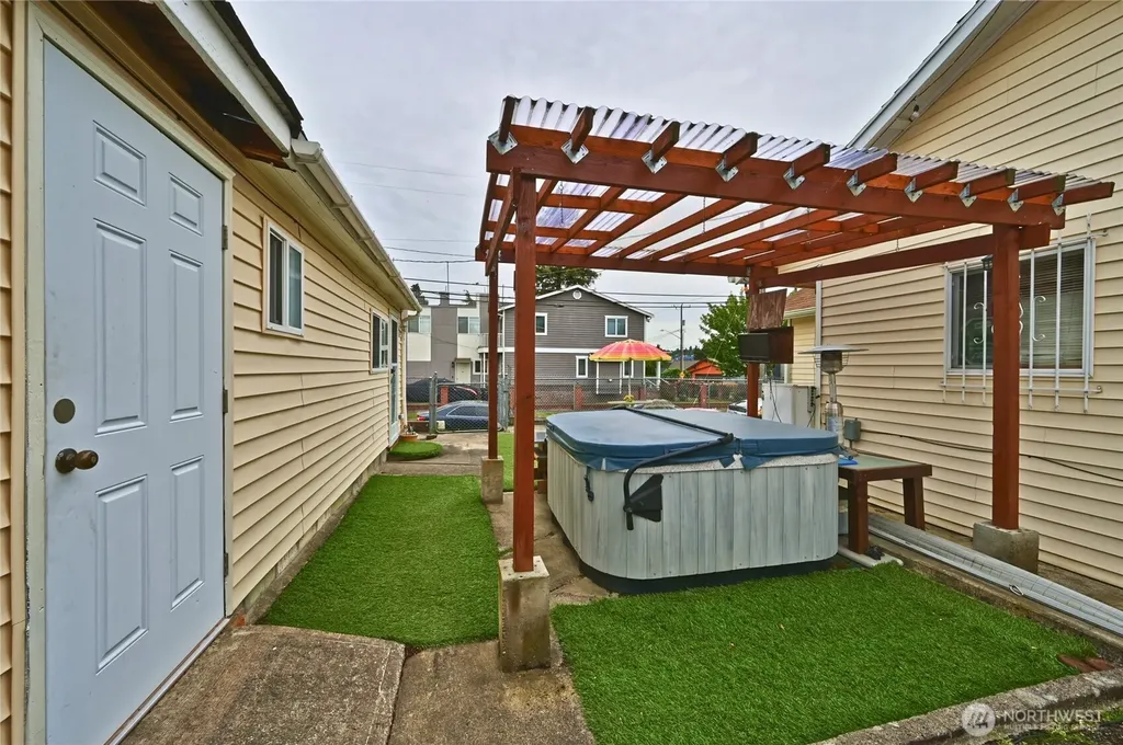 5402 S Cloverdale Street Seattle WA 98118
