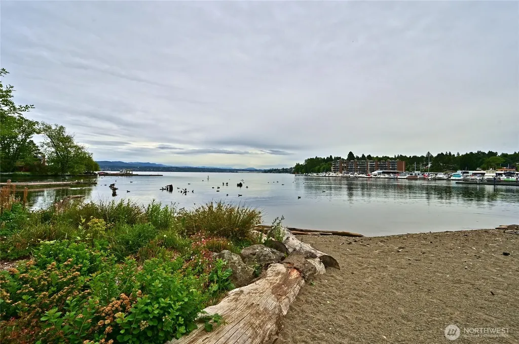 5402 S Cloverdale Street Seattle WA 98118