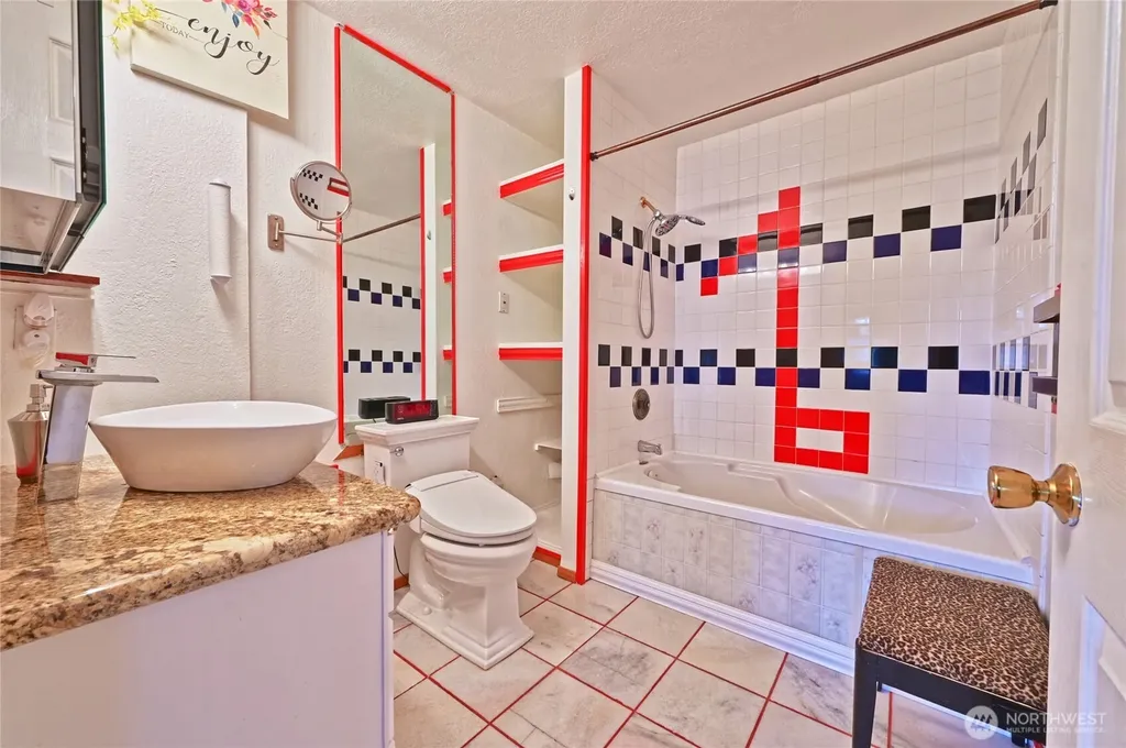 5402 S Cloverdale Street Seattle WA 98118