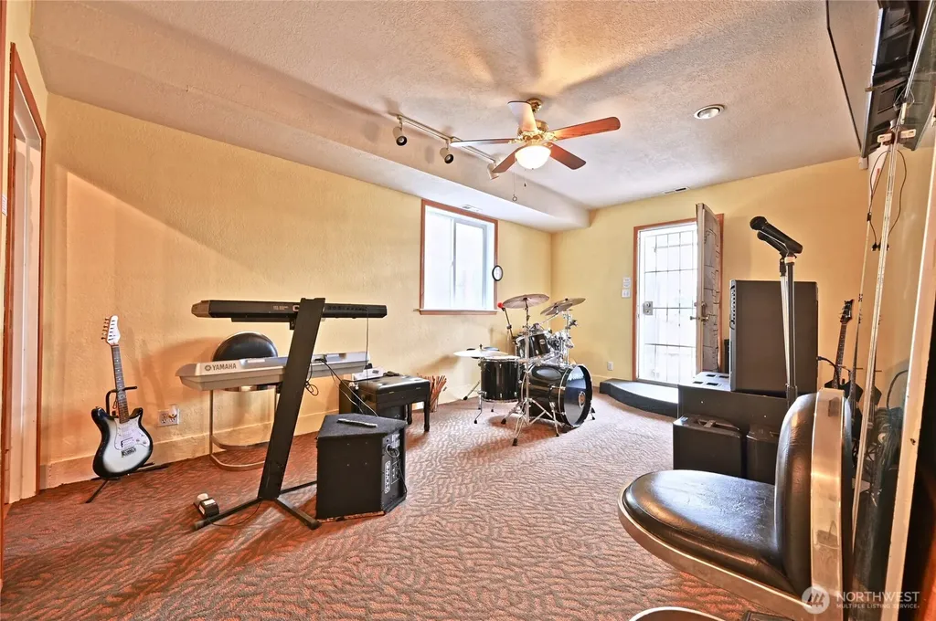 5402 S Cloverdale Street Seattle WA 98118