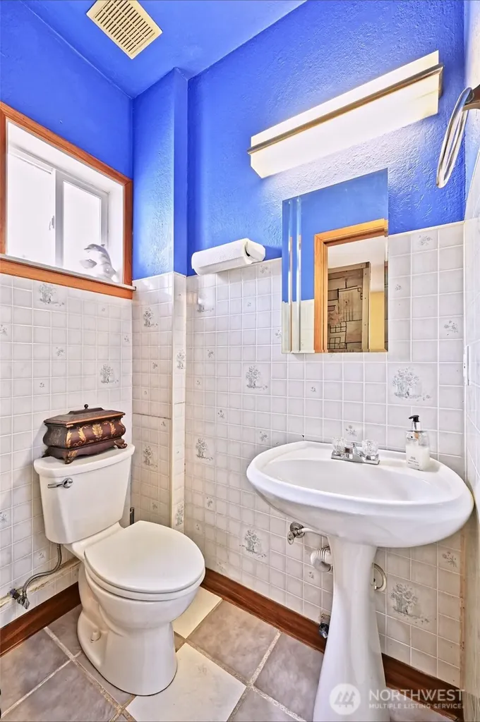 5402 S Cloverdale Street Seattle WA 98118
