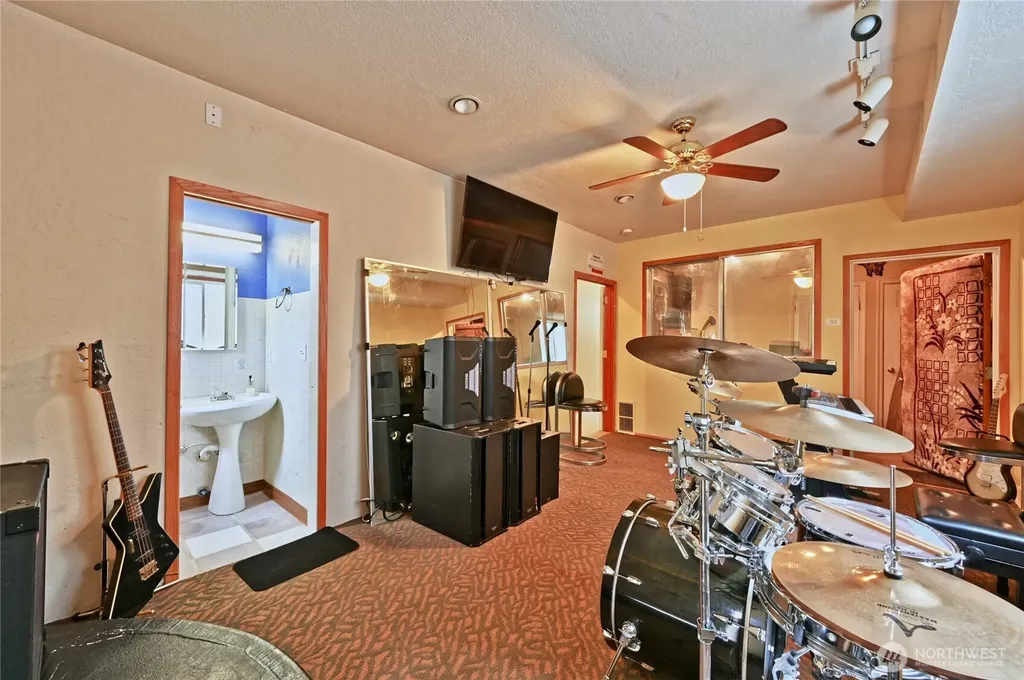 5402 S Cloverdale Street Seattle WA 98118