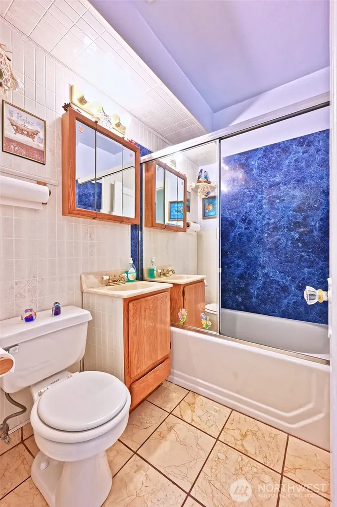 5402 S Cloverdale Street Seattle WA 98118