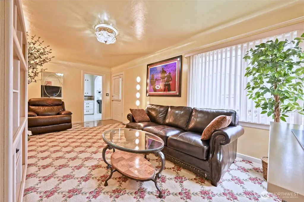 5402 S Cloverdale Street Seattle WA 98118