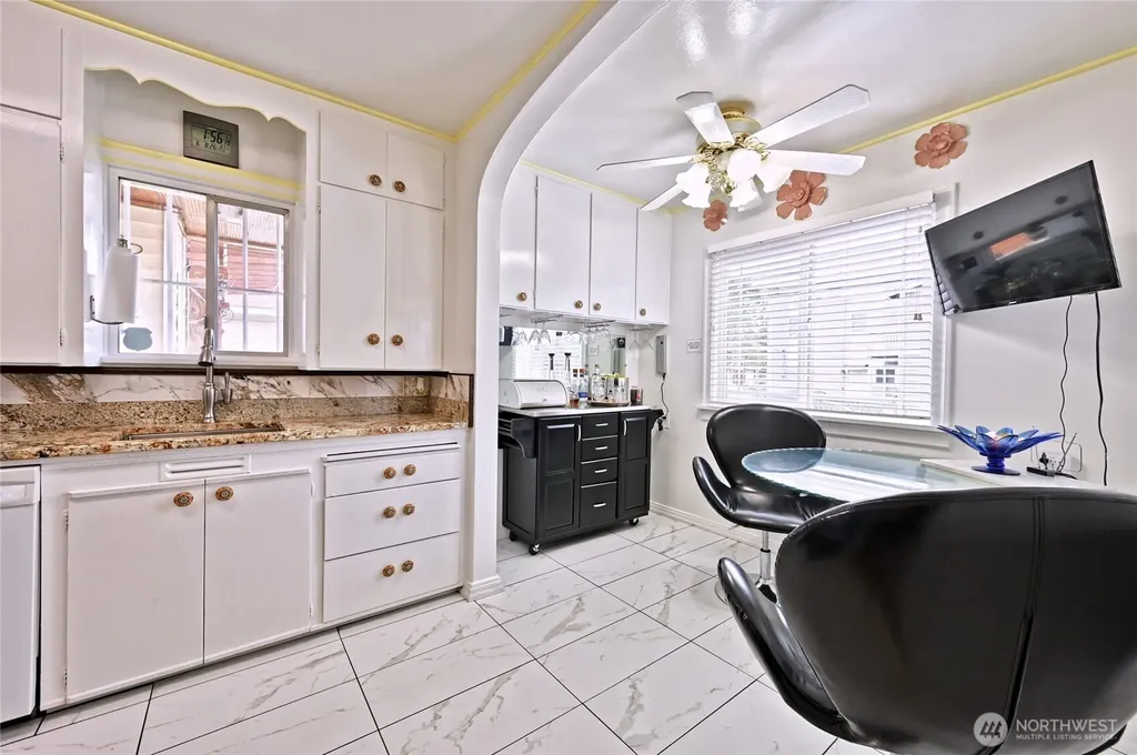 5402 S Cloverdale Street Seattle WA 98118