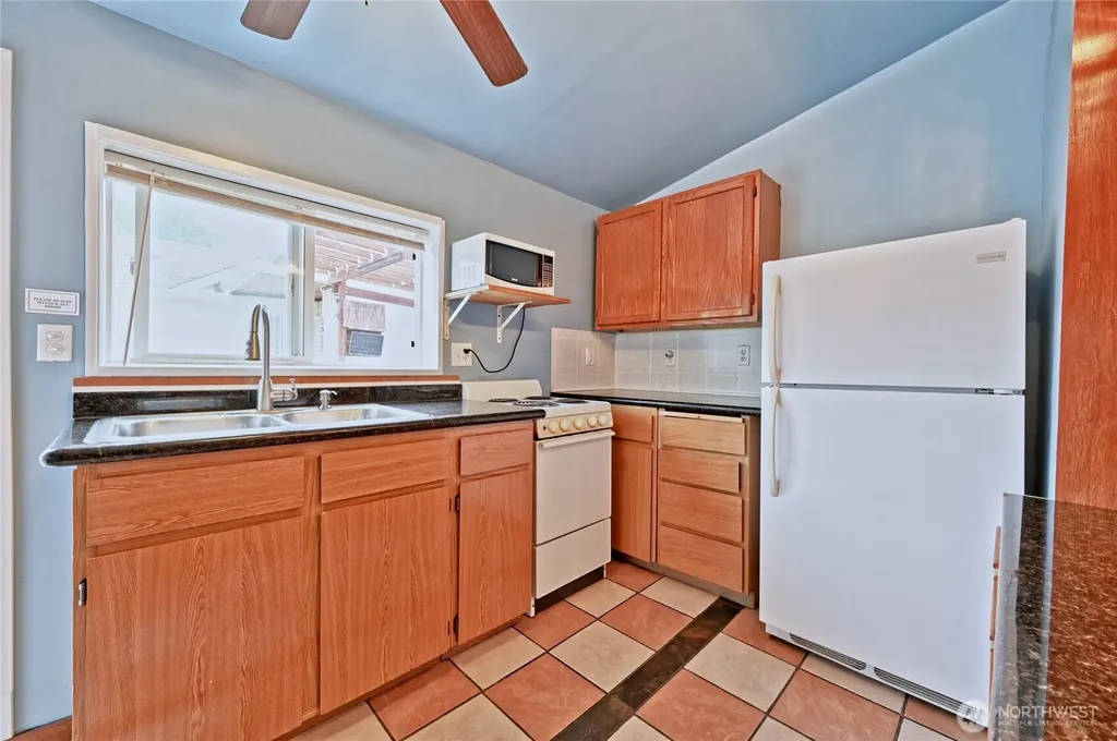 5402 S Cloverdale Street Seattle WA 98118