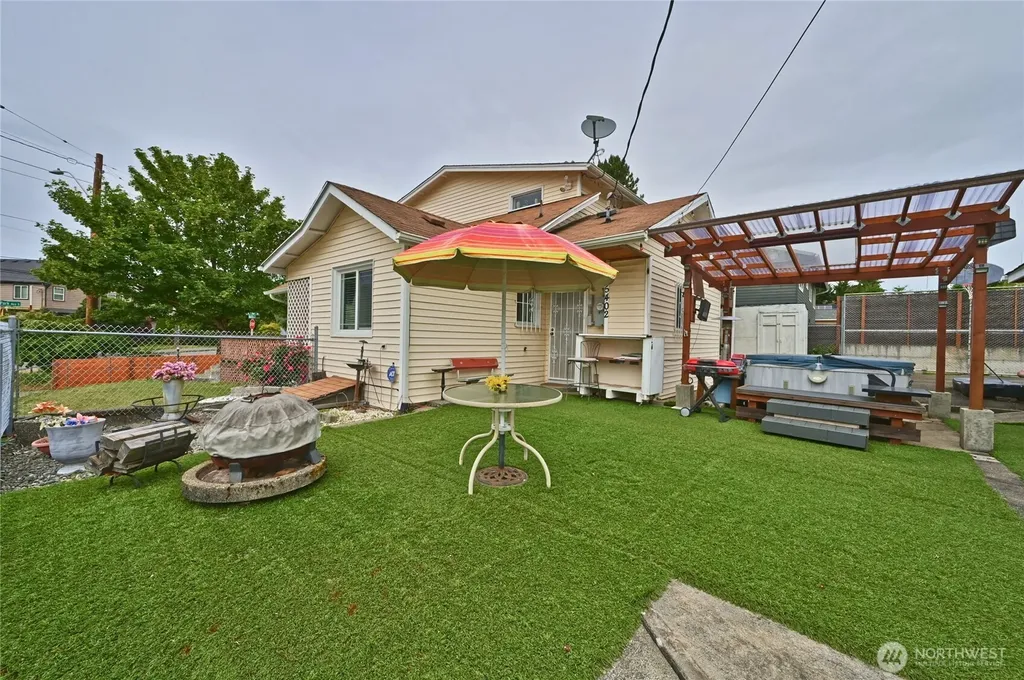 5402 S Cloverdale Street Seattle WA 98118