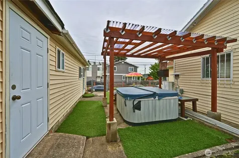 5402 S Cloverdale Street Seattle WA 98118