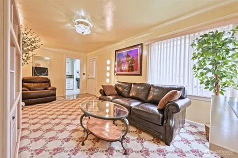 5402 S Cloverdale Street Seattle WA 98118