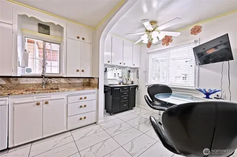 5402 S Cloverdale Street Seattle WA 98118