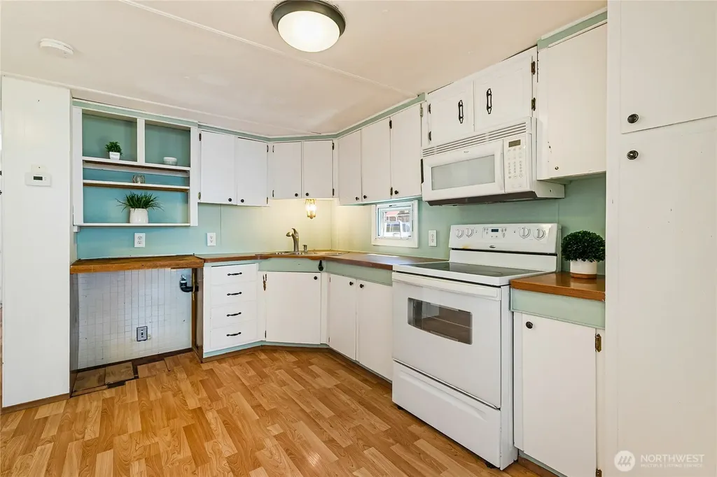 8080 Harborview Blaine WA 98230