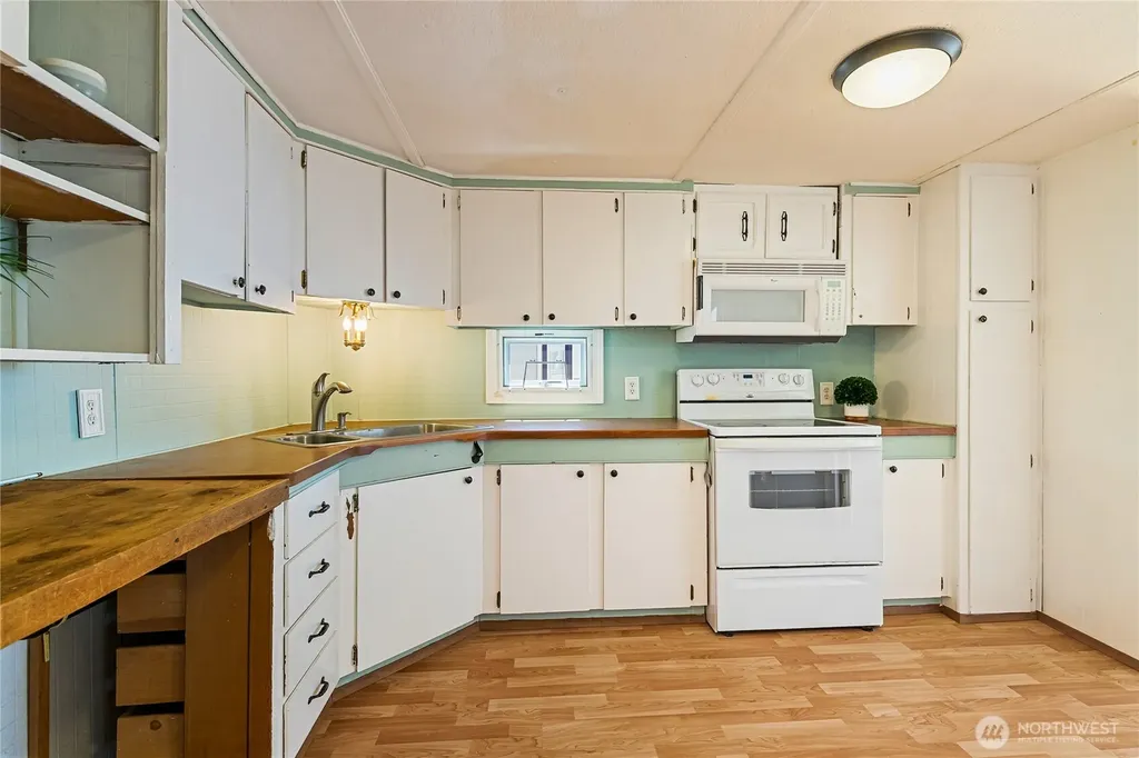 8080 Harborview Blaine WA 98230