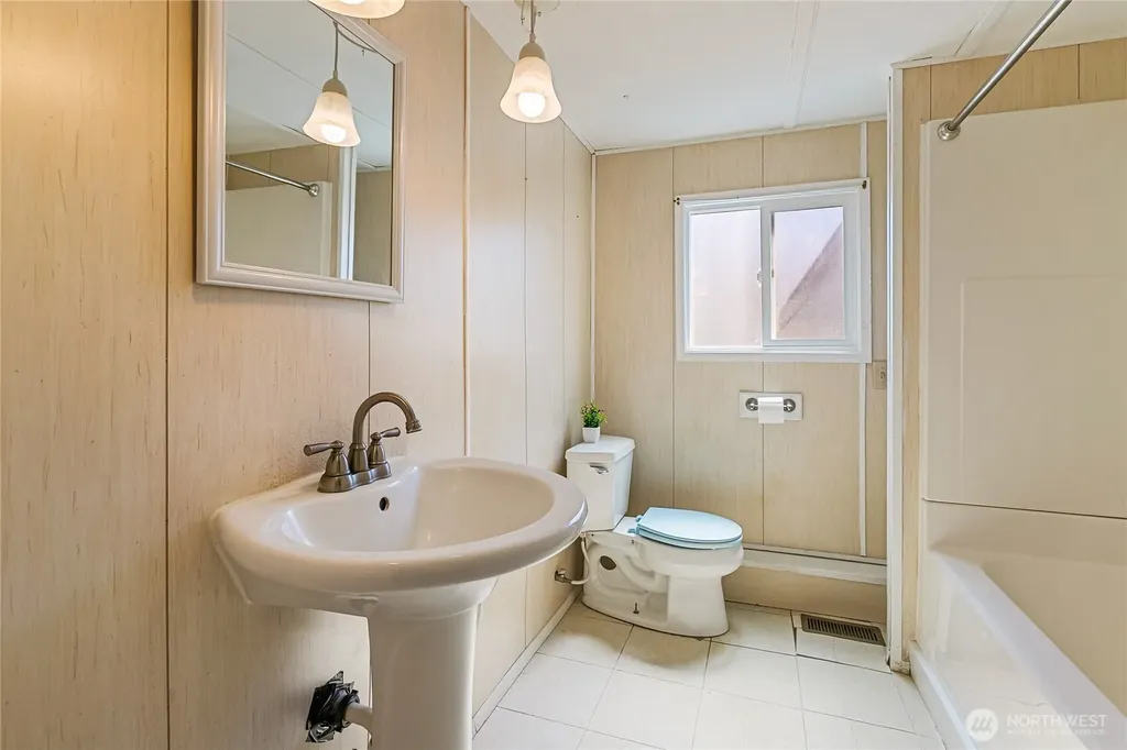 8080 Harborview Blaine WA 98230
