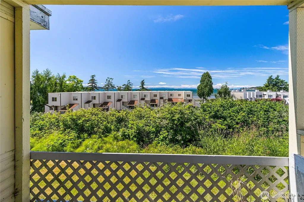 8080 Harborview Blaine WA 98230