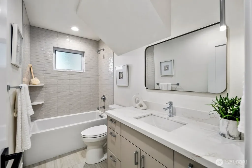 1004 N 48th Street Seattle WA 98103