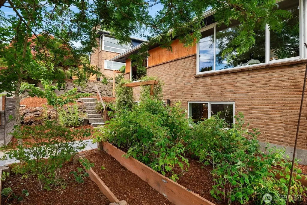 3902 S Genesee Street Seattle WA 98118
