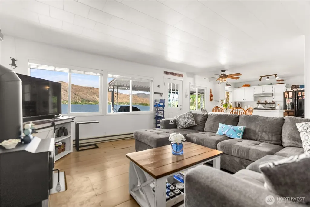 111 Eastlake Road Oroville WA 98844
