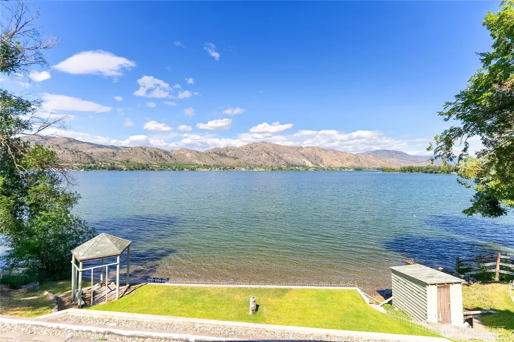 111 Eastlake Road Oroville WA 98844